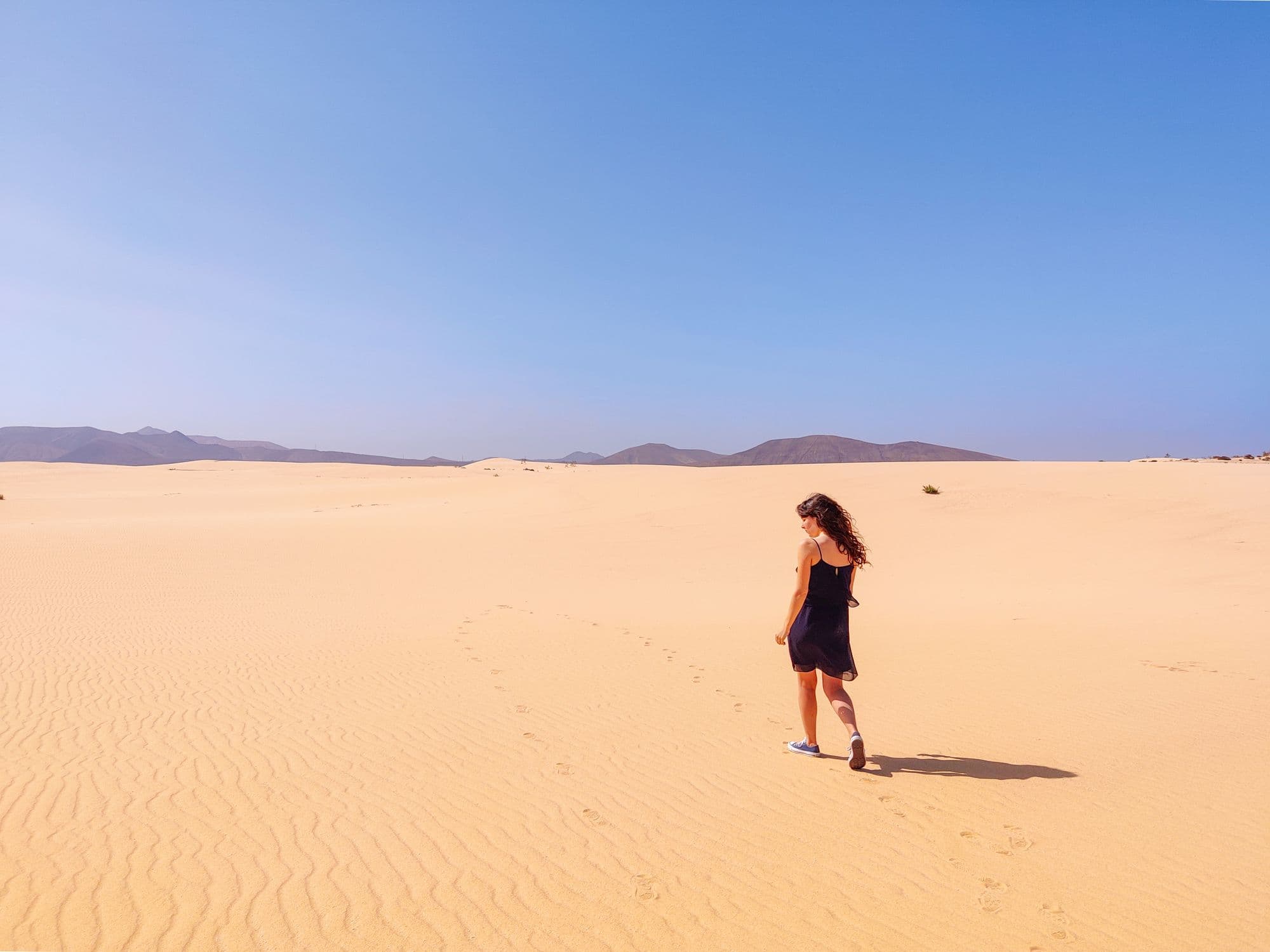 Moi qui marche dans les dunes de Corralejo