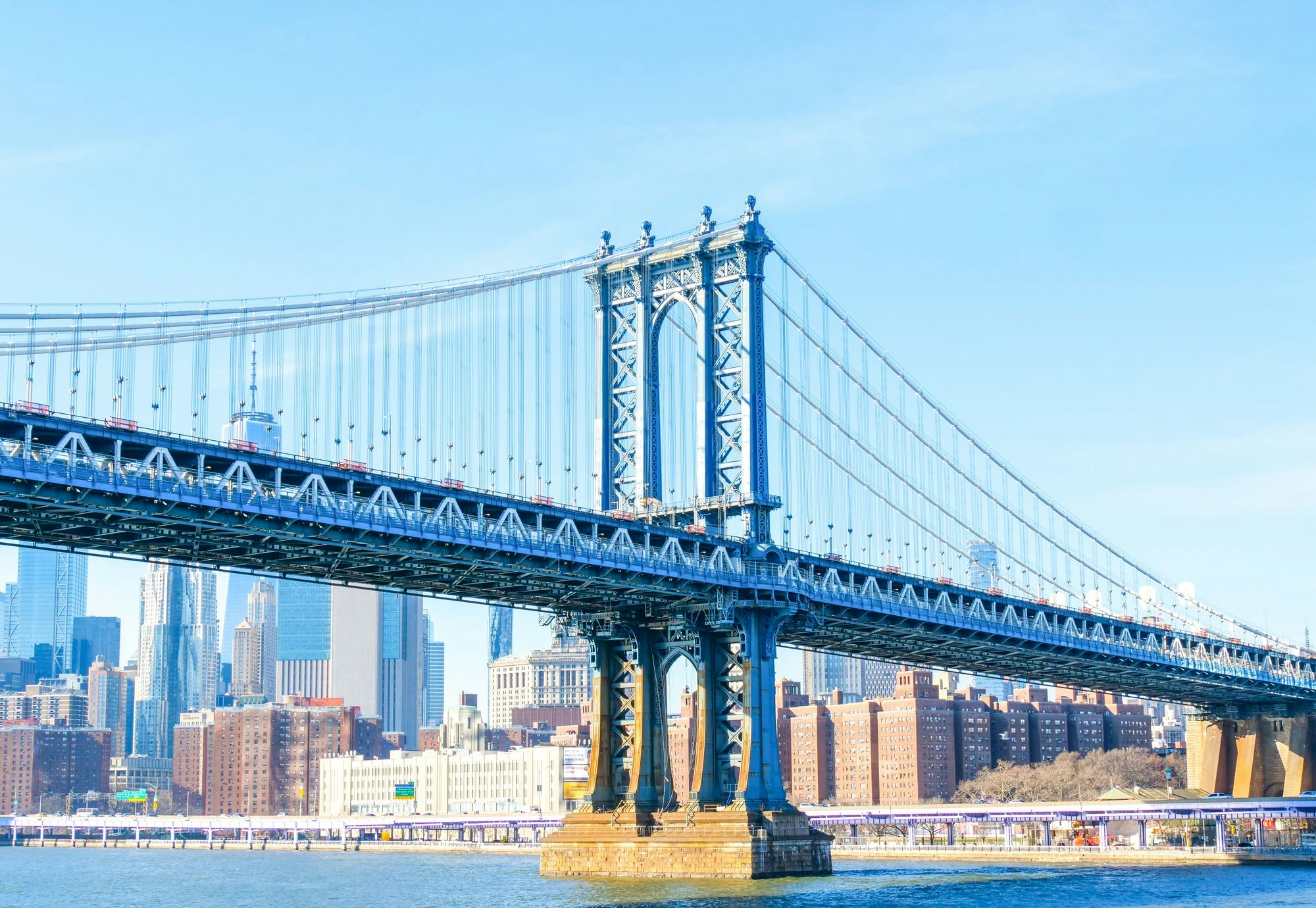 Le pont de Manhattan avec la skyline de New York derrière